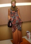 Model Baju Batik Muslim Modern Wanita Terbaru masa kini